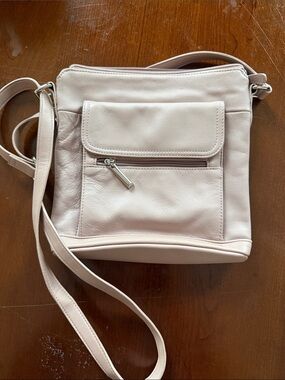 Classic Women's Crossbody Bag in Light Blush pink - Giani Bernini